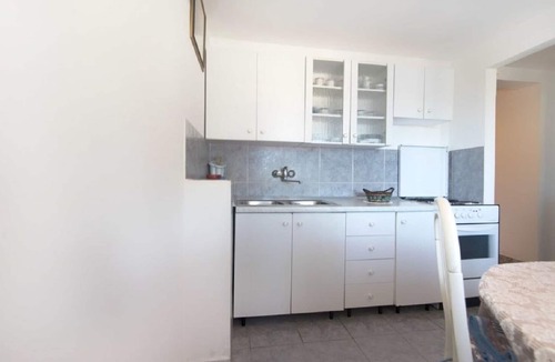 Vis Apartment | Apartment Jakša - close to the sea & free parking: A1(4) - Vis, Island Vis, Croatia