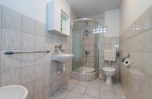 Vis Apartment | Apartment Jakša - close to the sea & free parking: A3(4) - Vis, Island Vis, Croatia