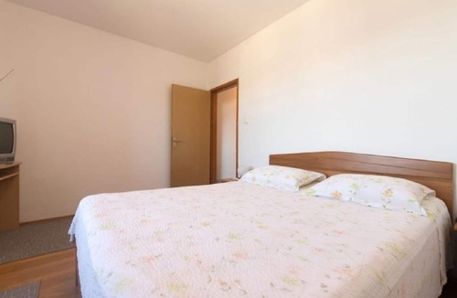 Vis Apartment | Apartment Jakša - close to the sea & free parking: A3(4) - Vis, Island Vis, Croatia
