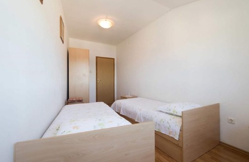 Vis Apartment | Apartment Jakša - close to the sea & free parking: A3(4) - Vis, Island Vis, Croatia