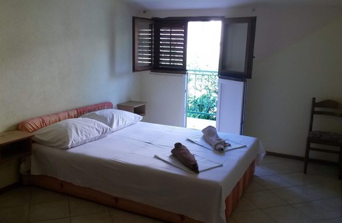 Stomorska Apartment | Apartment Kaleb - next to the seashore: SA11-Miro 35(2) - Stomorska, Island Solta, Croatia