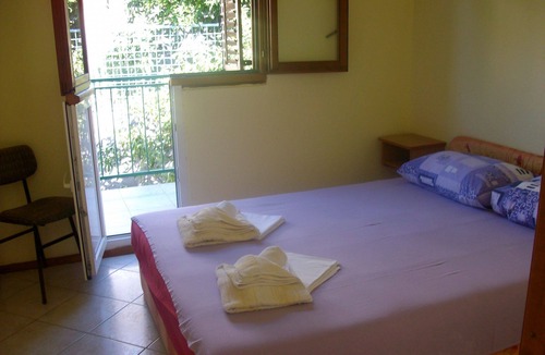 Stomorska Apartment | Apartment Kaleb - next to the seashore: SA10-Miro 34(2) - Stomorska, Island Solta, Croatia