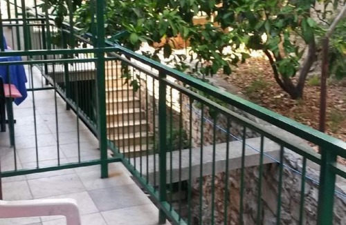 Stomorska Apartment | Apartment Kaleb - next to the seashore: SA8-Miro 25(2) - Stomorska, Island Solta, Croatia