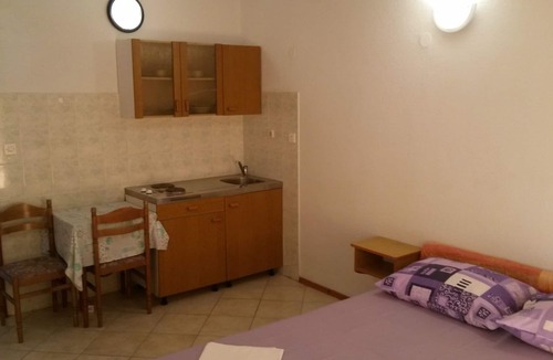 Stomorska Apartment | Apartment Kaleb - next to the seashore: SA6-Klara 33(2) - Stomorska, Island Solta, Croatia