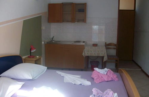 Stomorska Apartment | Apartment Kaleb - next to the seashore: SA4-Klara 31(2) - Stomorska, Island Solta, Croatia