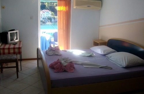 Stomorska Apartment | Apartment Kaleb - next to the seashore: SA4-Klara 31(2) - Stomorska, Island Solta, Croatia