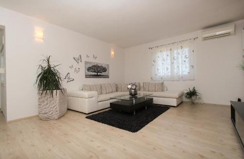 Rudine Apartment | Apartment Lara