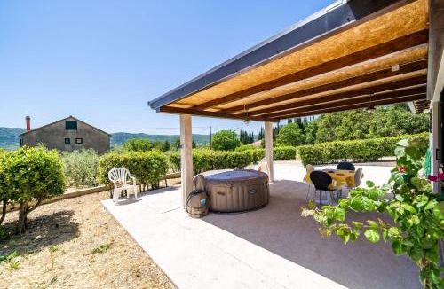 Lovorno Apartment | Apartment Laurel Leaf