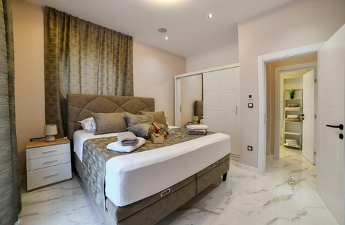 Dugopolje Apartment | Apartment Madonna