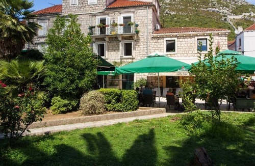 Kobas Apartment | Apartment Main Street - One Bedroom Apartment with City View