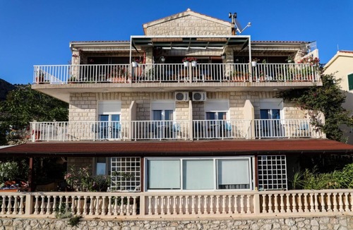 Milna Apartment | Apartment Marlene - 50 m from sea: R3(2) - Milna (Hvar), Island Hvar, Croatia