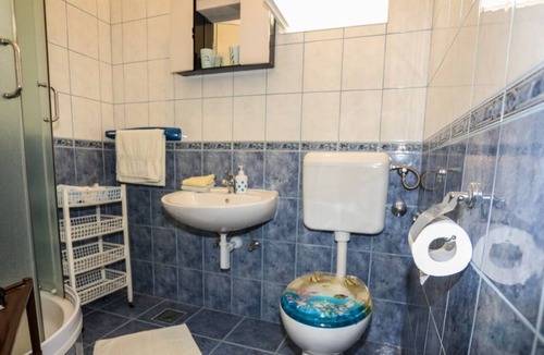 Milna Apartment | Apartment Marlene - 50 m from sea: R5(2) - Milna (Hvar), Island Hvar, Croatia