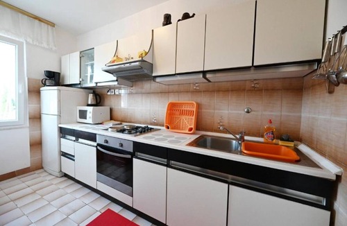 Slatine Apartment | Apartment Mihovilovic - 50 m from beach: A2(6+1) - Slatine, Island Ciovo, Croatia
