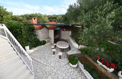 Slatine Apartment | Apartment Mihovilovic - 50 m from beach: A2(6+1) - Slatine, Island Ciovo, Croatia