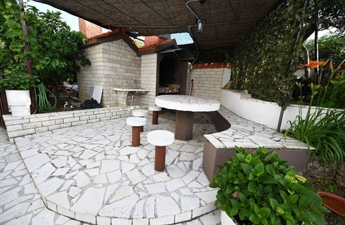 Slatine Apartment | Apartment Mihovilovic - 50 m from beach: A2(6+1) - Slatine, Island Ciovo, Croatia