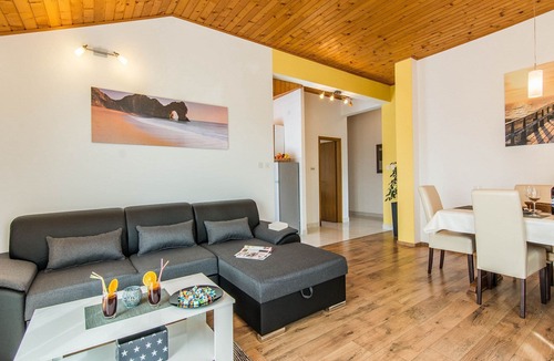 Ugljan Apartment | Apartment MiMa - 150 m from the beach: A3(5) - Susica, Island Ugljan, Croatia