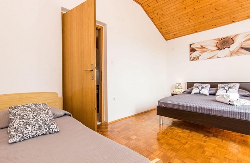 Ugljan Apartment | Apartment MiMa - 150 m from the beach: A3(5) - Susica, Island Ugljan, Croatia