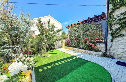 Vrsi Apartment | Apartment Mirjana-1 by Interhome