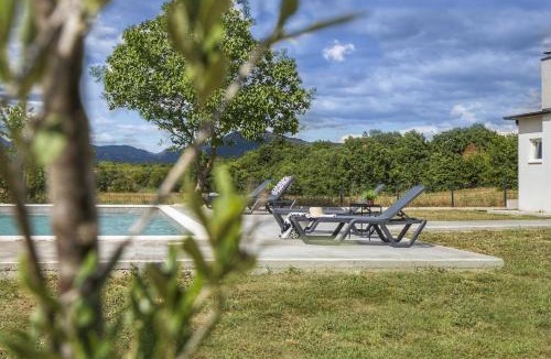 Ripenda Verbanci Apartment | Apartment Mirna with Swimming Pool