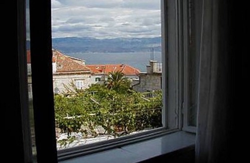 Sutivan Apartment | Apartment Miva - 60m from the sea: - Sutivan, Island Brac, Croatia