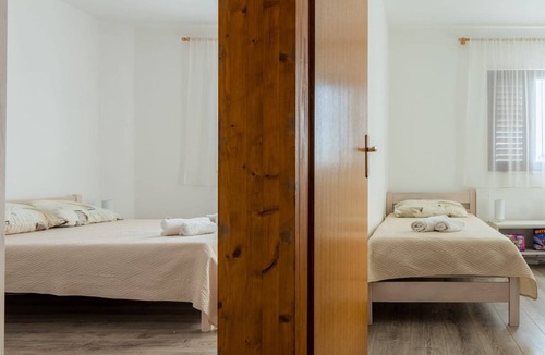 Vrsi Apartment | Apartment Nenad - with pool; A2(4+1) - Vrsi, Zadar riviera, Croatia