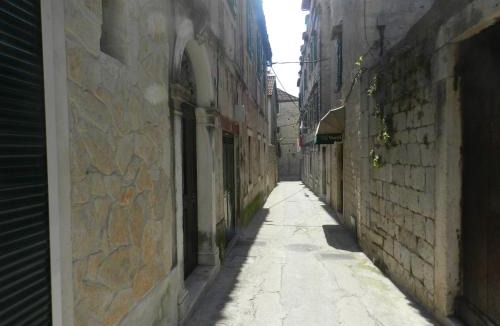Split Apartment | Apartment Nika