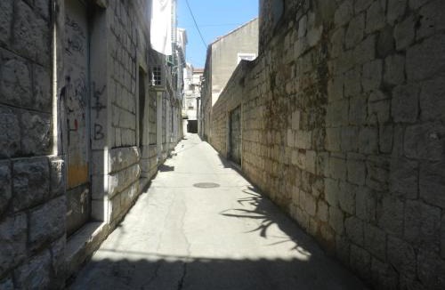 Split Apartment | Apartment Nika
