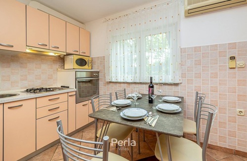 Vinkuran Apartment | Apartment PINETA with cozy terrace and grill