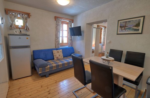 Podkoren Apartment | Apartment Planica 1 with a garden & a hot tub