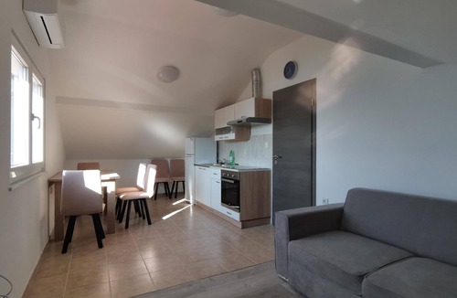 Susica Apartment | Apartment Porat in Ugljan with Garden and Terrace