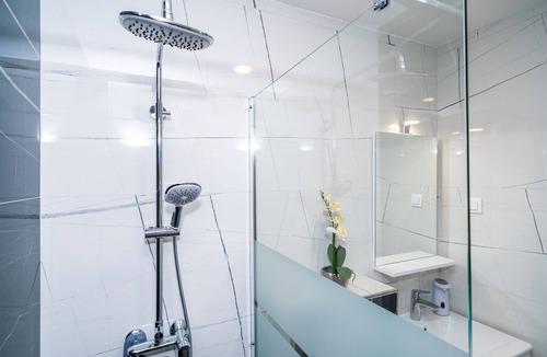 Srebreno House | Apartment & Rooms Papa - Premium Double or Twin Room with Balcony and Partial Sea View
