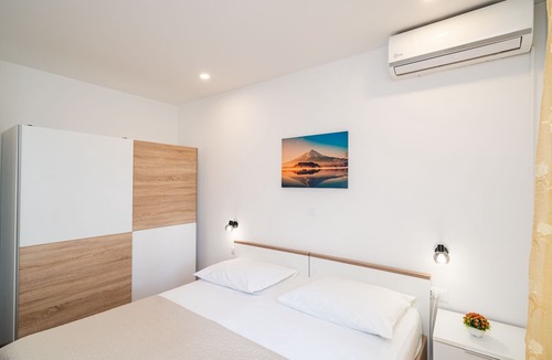 Srebreno House | Apartment & Rooms Papa - Standard Double Room with Balcony and Partial Sea View