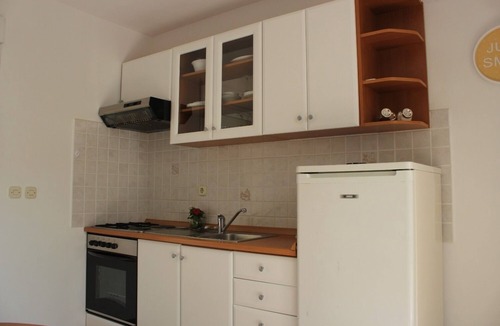 Lukoran Apartment | Apartment Ružica - 50m from the sea A1-Ruža(4) - Lukoran, Island Ugljan, Croatia