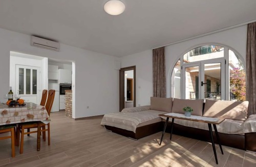 Pokrivenik Apartment | Apartment Rubin by Interhome
