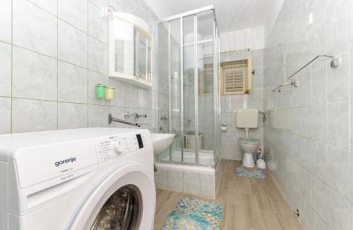 Cove Tri Zala (Zrnovo) Apartment | Apartment Town View