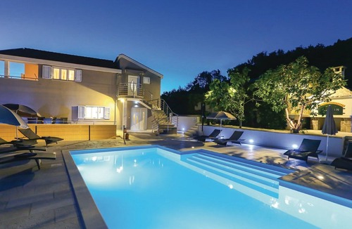 Donje Sitno Villa | Apartment Villa IN - Four-Bedroom Apartment with Private Pool