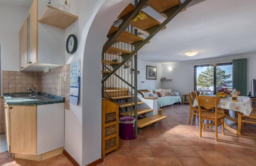 Njivice Apartment | Apartment Villa Mirna - Three Bedroom Apartment with Balcony and Sea View