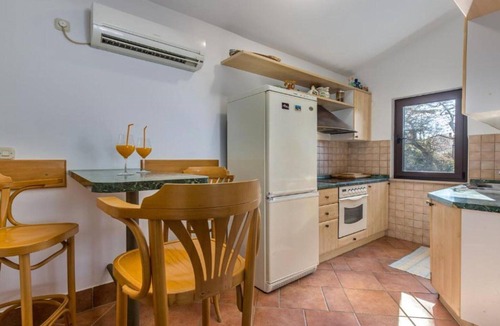 Njivice Apartment | Apartment Villa Mirna - Three Bedroom Apartment with Balcony and Sea View
