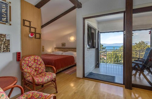 Njivice Apartment | Apartment Villa Mirna - Three Bedroom Apartment with Balcony and Sea View
