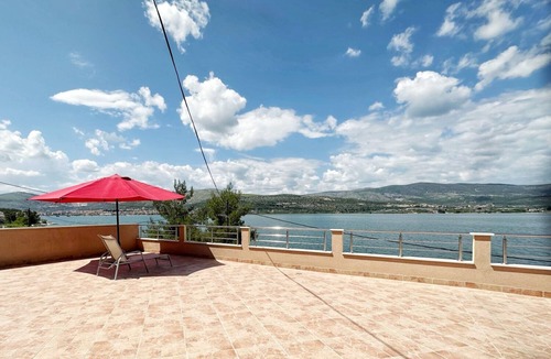 Municipality of Trogir Apartment | Apartment Vini - by the sea: A3(4) - Mastrinka, Island Ciovo, Croatia