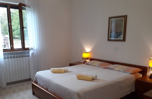 Dreznik Grad Apartment | APARTMENT WITH 3 DOUBLE BEDROOMS, ROOM, KITCHEN, AND BATHROOM.