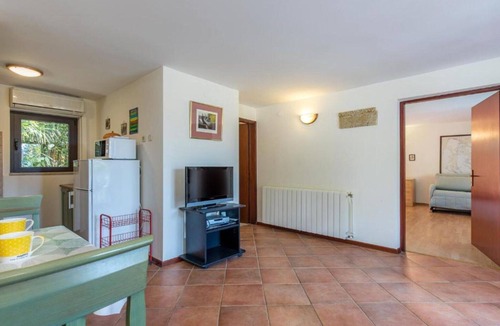 Njivice Apartment | Apartment with balcony and 1 room