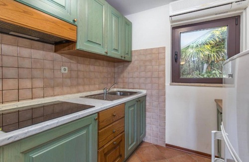 Njivice Apartment | Apartment with balcony and 1 room