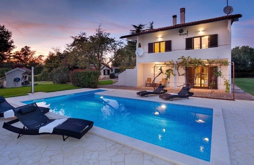 Nova Vas Apartment | *Apartment with private pool and large garden