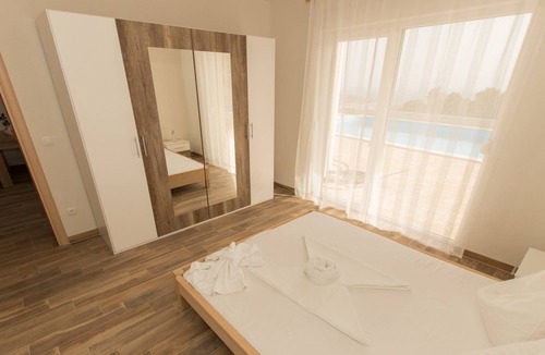 Ratac Villa | Apartment with shared pool MAMATO-A4