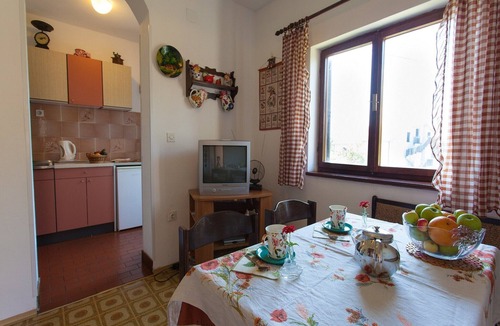 Bogovici Apartment | Apartment with terrace near the beach