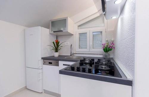 Grebastica Apartment | Apartment with view of the water