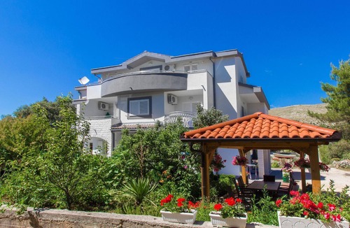 Grebastica Apartment | Apartment with view of the water