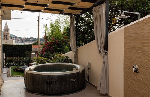 Gruz Apartment | Apartments aMare - Three Bedroom Apartment with Terrace and Jacuzzi