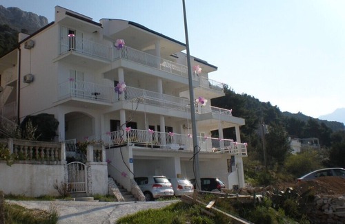 Pisak Apartment | Apartments and rooms Dubravka, (10804), Pisak, Omiš, hr